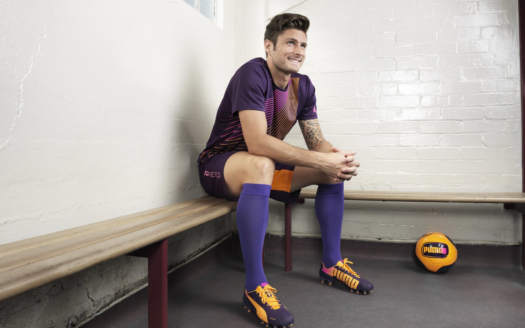 开云app下载-逆境中的“奋斗者”——重生于挑战之中的足球勇士,足坛逆境之王